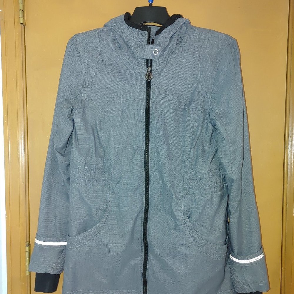 LULULEMON Woman's Long Sleeves Full Zip Coat Size 10 Pre-owned